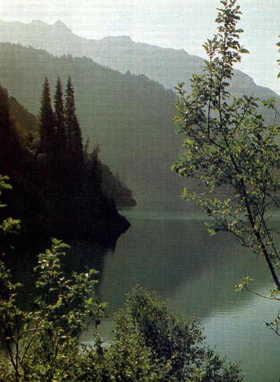 У озера Сары-Челек.