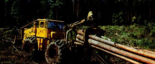 Трелёвочный трактор ЛТ-157.